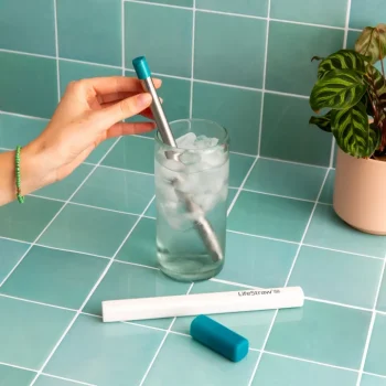 어디서나 정수하여 마시는 휴대용 라이프스트로우