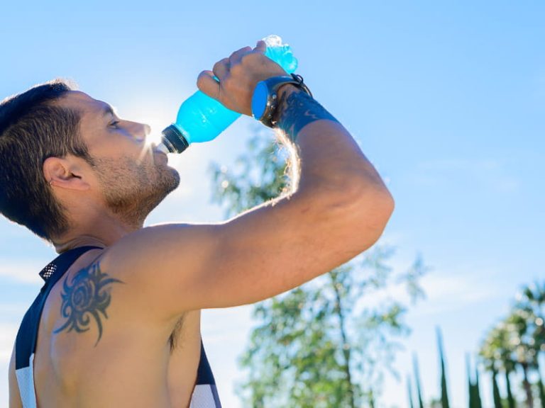 올바른 수분 보충법: 물, 전해질, 그리고 오해